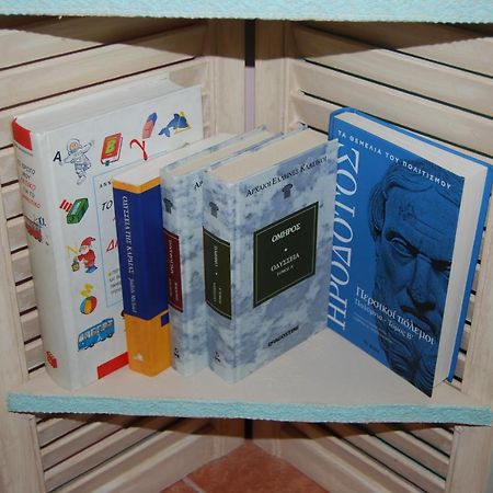 Luxury Traditional Room The Small Bookstore Kastro-Kyllini 外观 照片