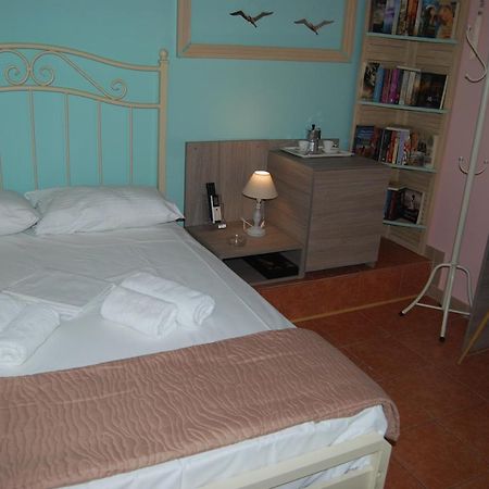 Luxury Traditional Room The Small Bookstore Kastro-Kyllini 外观 照片