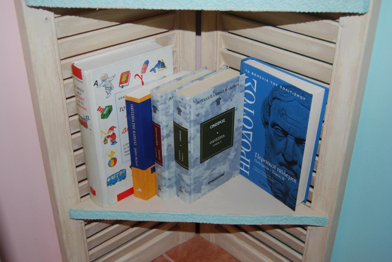 Luxury Traditional Room The Small Bookstore Kastro-Kyllini 外观 照片