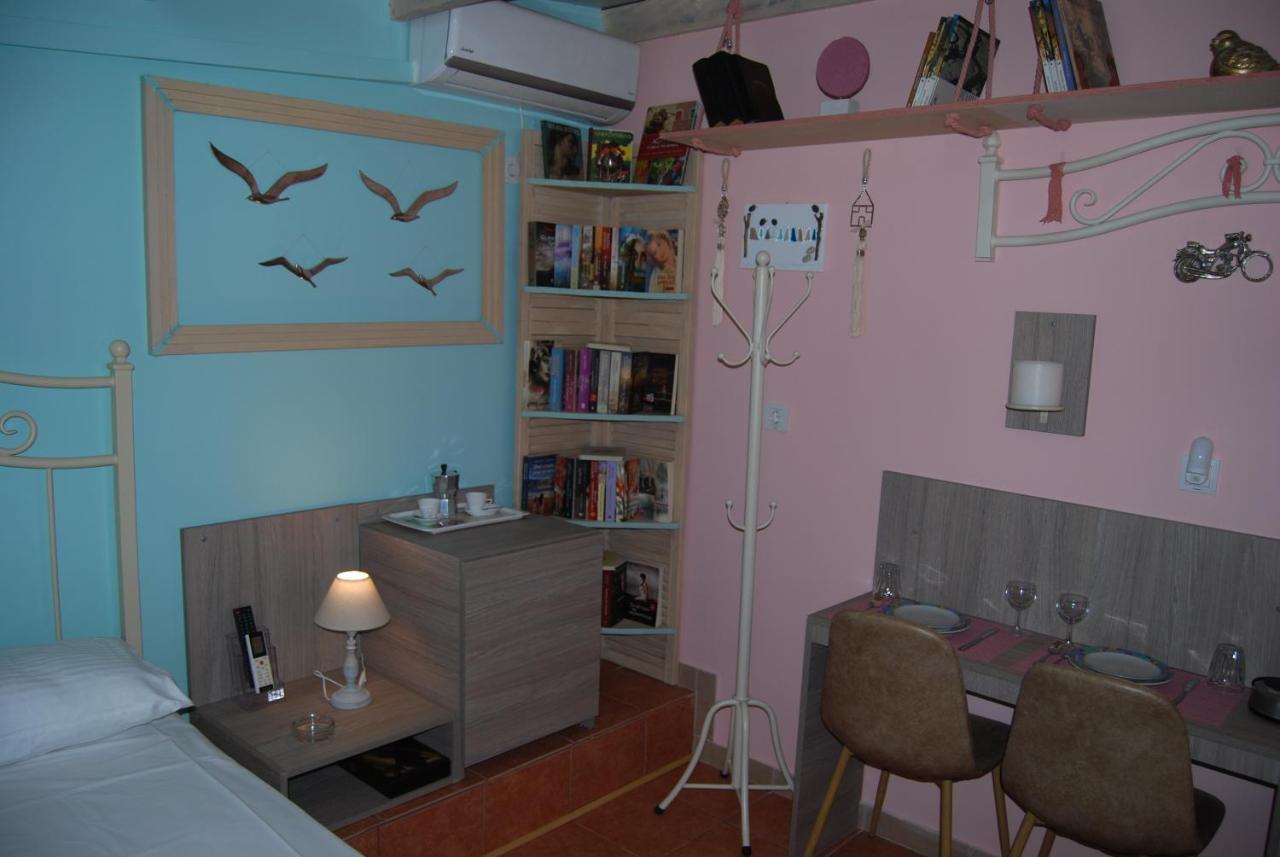 Luxury Traditional Room The Small Bookstore Kastro-Kyllini 外观 照片
