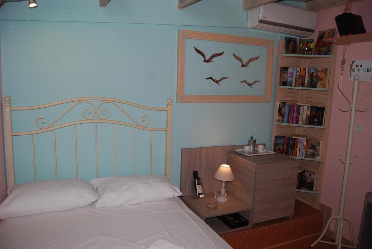 Luxury Traditional Room The Small Bookstore Kastro-Kyllini 外观 照片