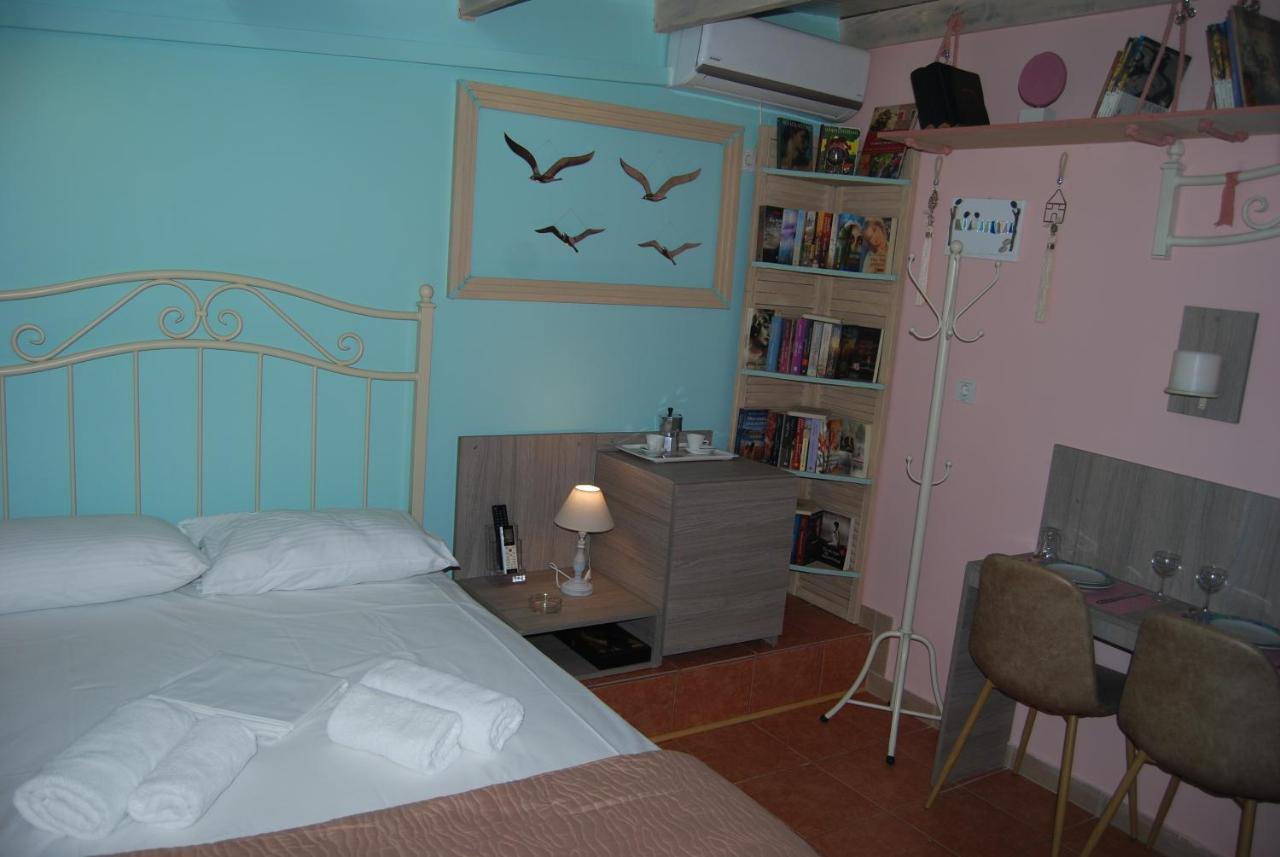 Luxury Traditional Room The Small Bookstore Kastro-Kyllini 外观 照片