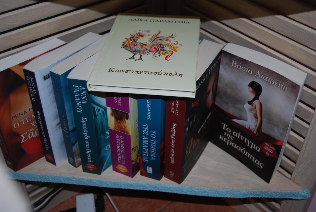 Luxury Traditional Room The Small Bookstore Kastro-Kyllini 外观 照片