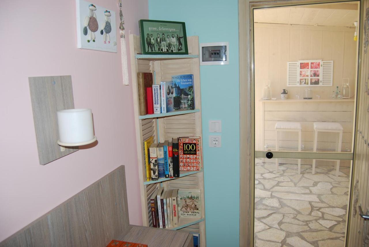 Luxury Traditional Room The Small Bookstore Kastro-Kyllini 外观 照片