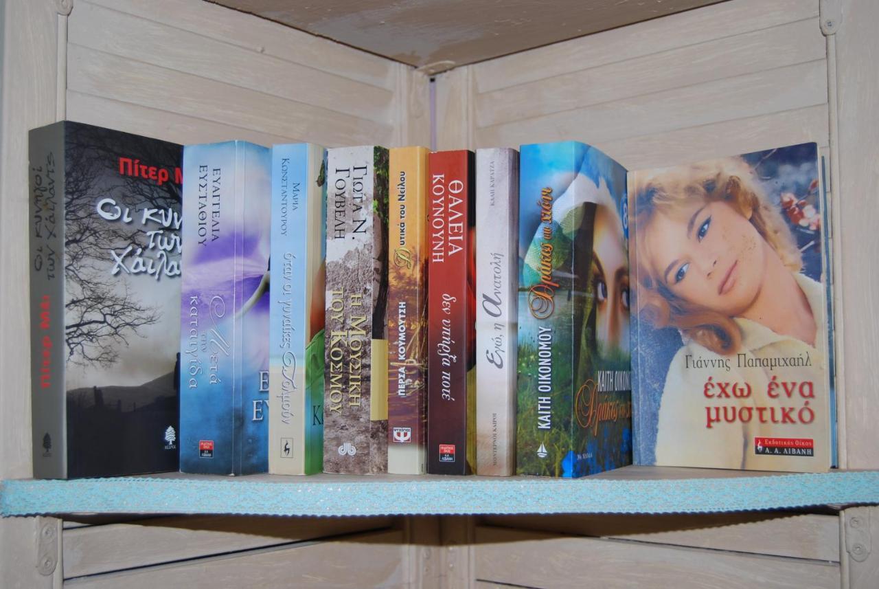 Luxury Traditional Room The Small Bookstore Kastro-Kyllini 外观 照片