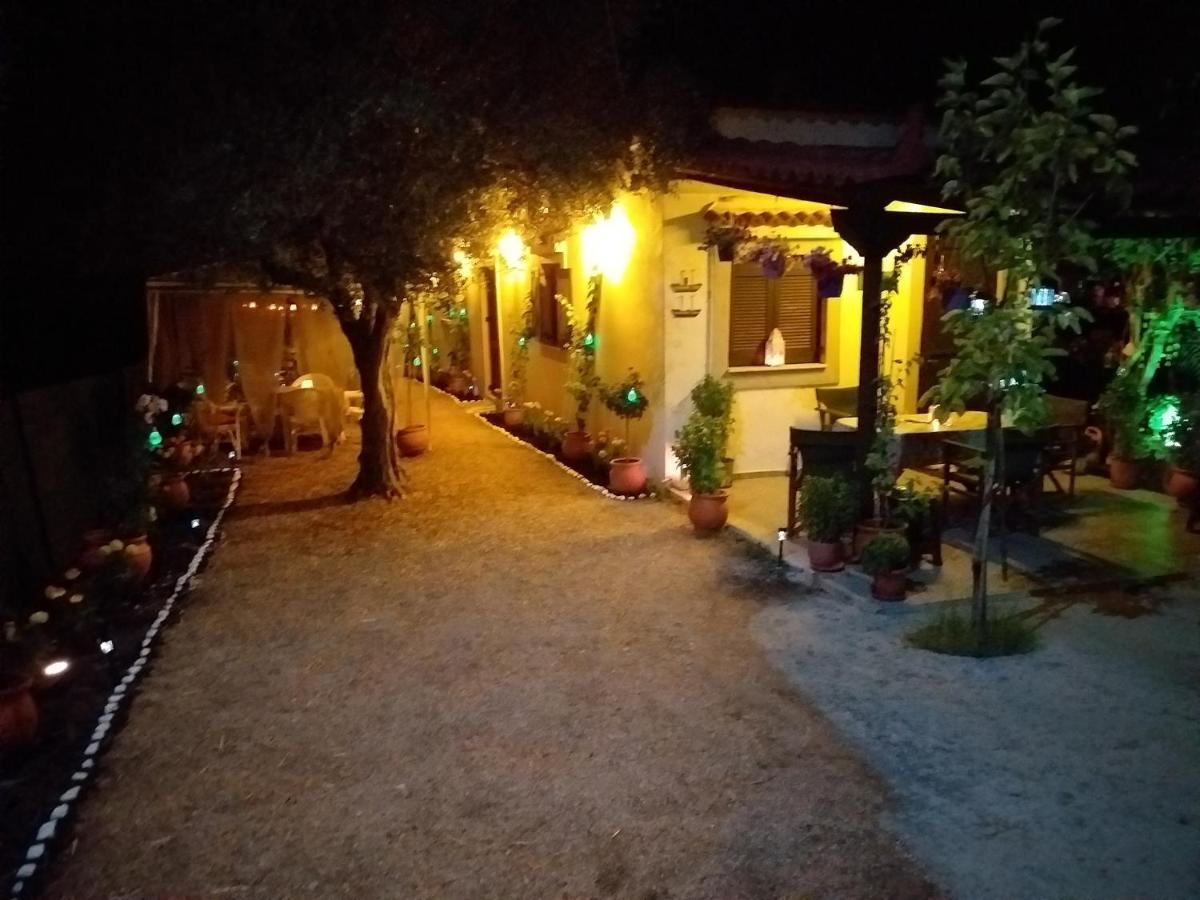 Luxury Traditional Room The Small Bookstore Kastro-Kyllini 外观 照片